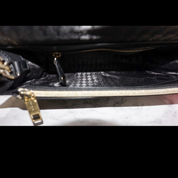 KARL LAGERFELD CHEVRON BAG WITH PEARL TRIM - Picture 3 of 8